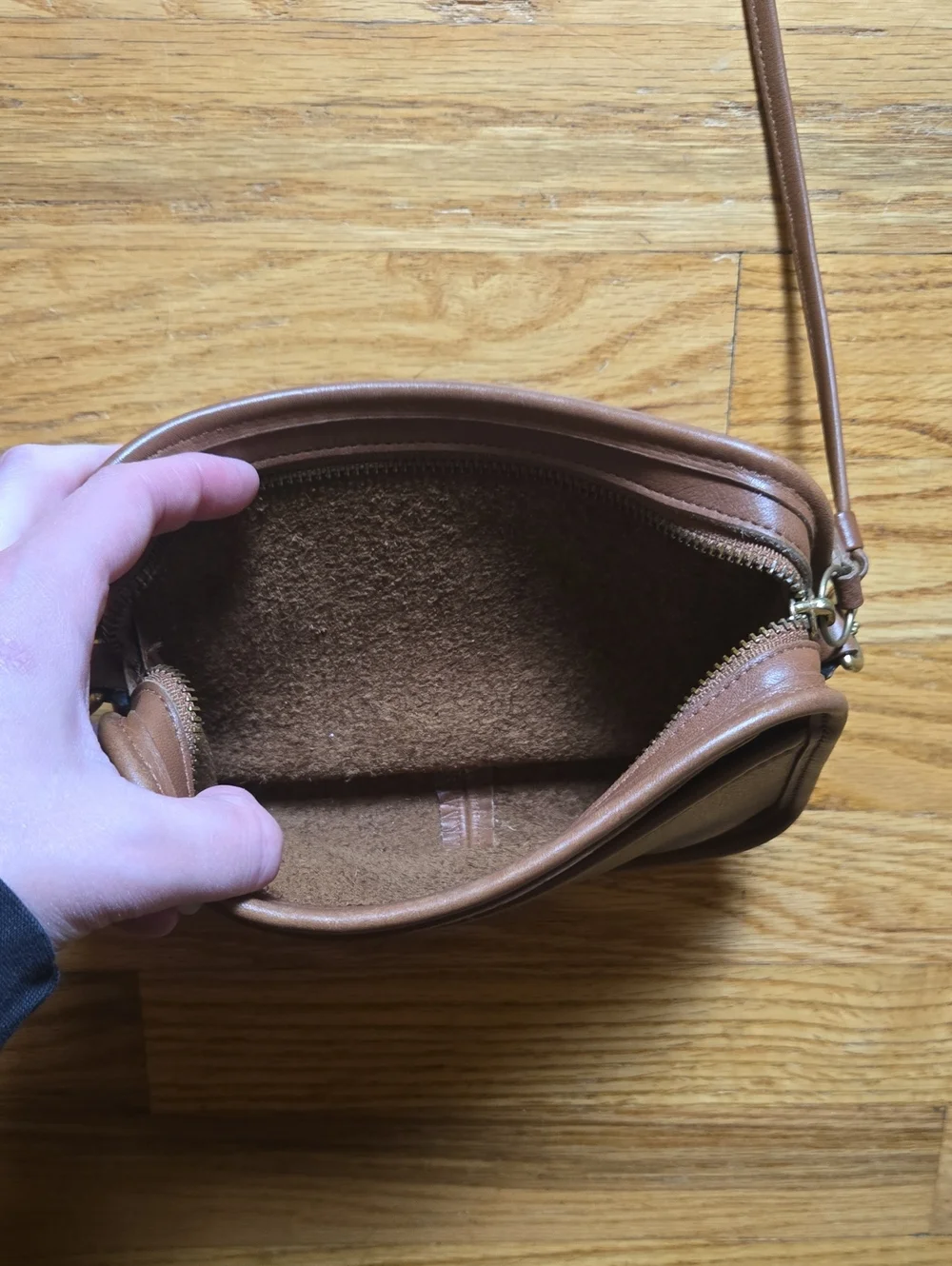 Vintage 90s Coach 9925 Carnival tan cognac front pocket zip-top leather bag